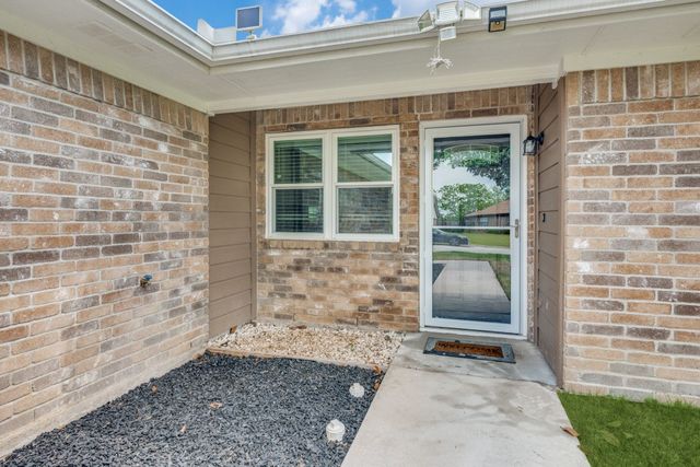 6207 Patriotic Court, Arlington, TX 76002