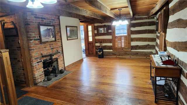 209 W Diamond St, City Of But Ne, PA 16001