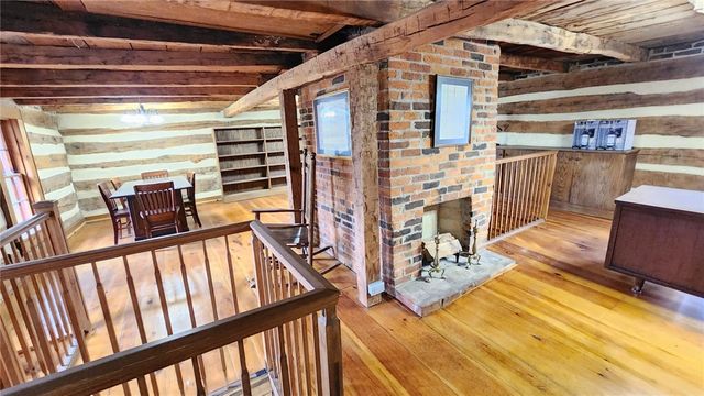 209 W Diamond St, City Of But Ne, PA 16001