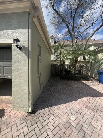 211 E Thatch Palm Circle, Jupiter, FL 33458
