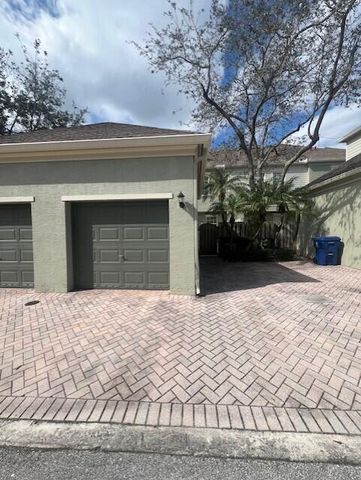 211 E Thatch Palm Circle, Jupiter, FL 33458