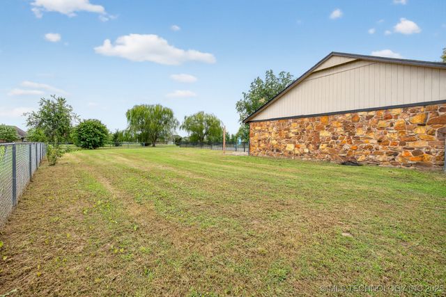 8452 E Blackwell Avenue, Claremore, OK 74019