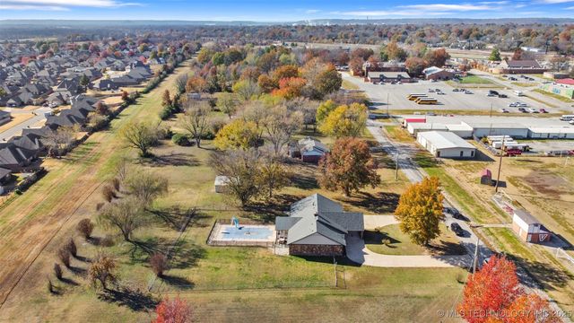 8452 E Blackwell Avenue, Claremore, OK 74019
