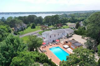 5 Huckleberry Lane E, Hampton Bays, NY 11946