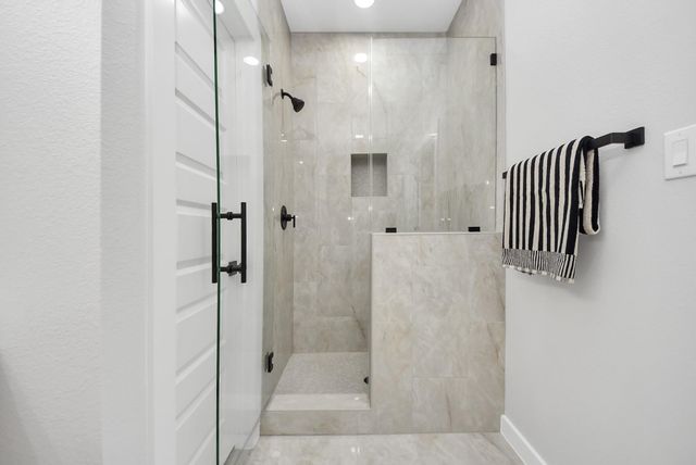 9826 Nedwald Street, Houston, TX 77029