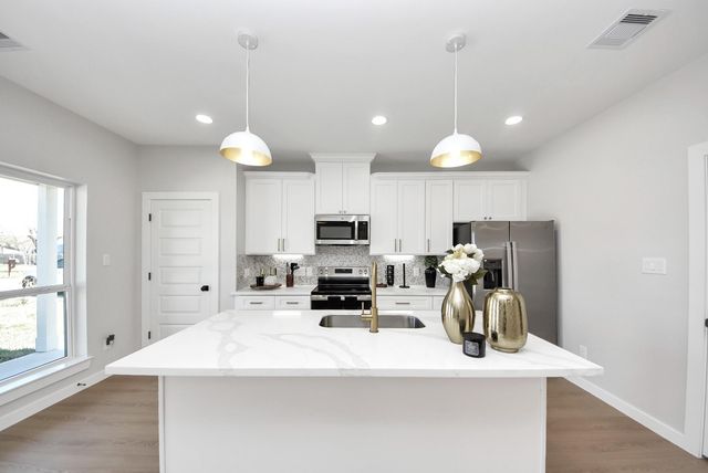 9826 Nedwald Street, Houston, TX 77029