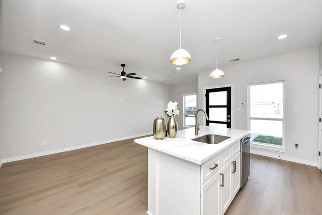 9826 Nedwald Street, Houston, TX 77029