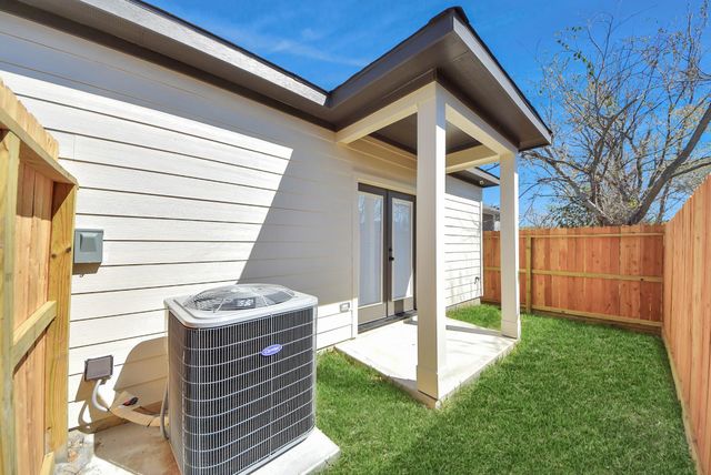 9826 Nedwald Street, Houston, TX 77029