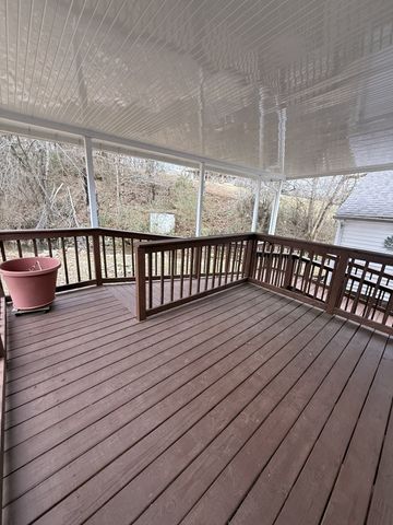 583 Brattontown Cir, Lafayette, TN 37083