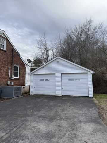 583 Brattontown Cir, Lafayette, TN 37083