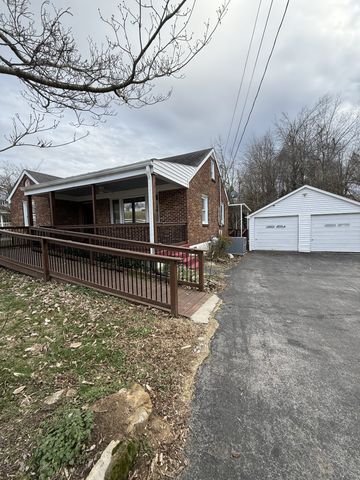 583 Brattontown Cir, Lafayette, TN 37083