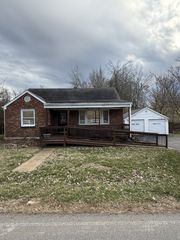 583 Brattontown Cir, Lafayette, TN 37083