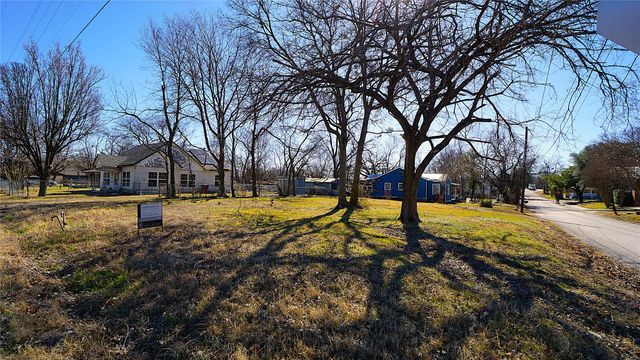 410 E 6th Street, Bonham, TX 75418
