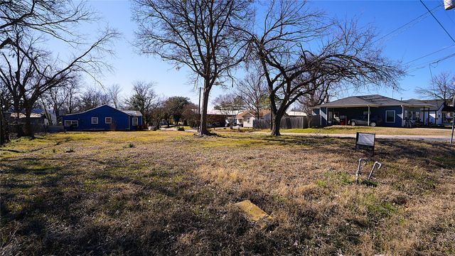 410 E 6th Street, Bonham, TX 75418