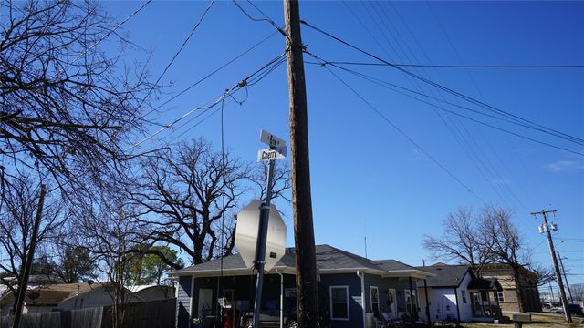 410 E 6th Street, Bonham, TX 75418