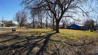 410 E 6th Street, Bonham, TX 75418