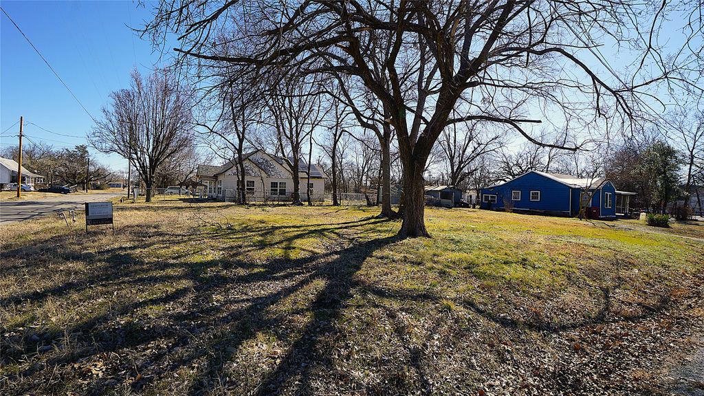 410 E 6th Street, Bonham, TX 75418