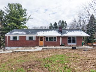 2158 Reis Run Rd, Franklin Park, PA 15237