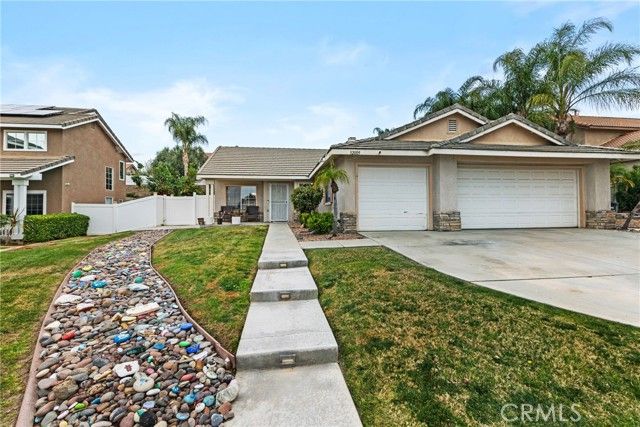 32009 Bourges, Lake Elsinore, CA 92530