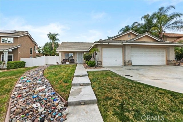 32009 Bourges, Lake Elsinore, CA 92530