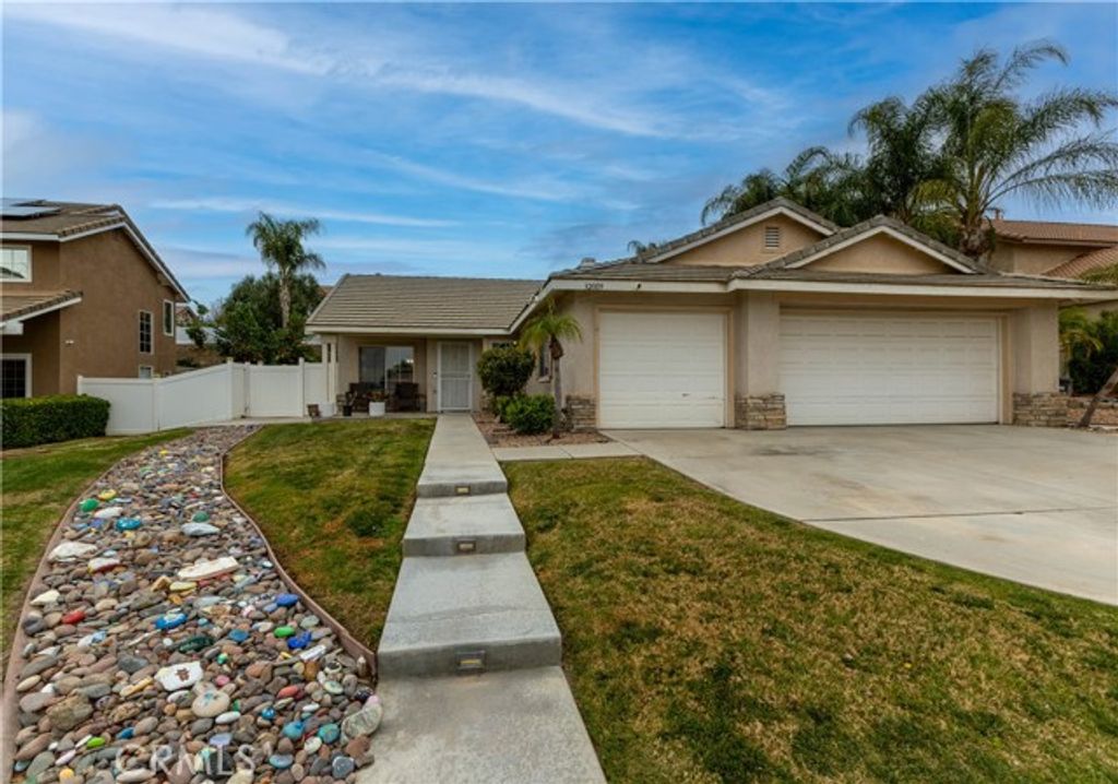 32009 Bourges, Lake Elsinore, CA 92530