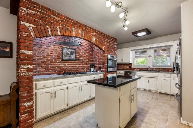 3 Fenchurch Lane, Bella Vista, AR 72715
