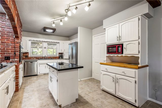 3 Fenchurch Lane, Bella Vista, AR 72715