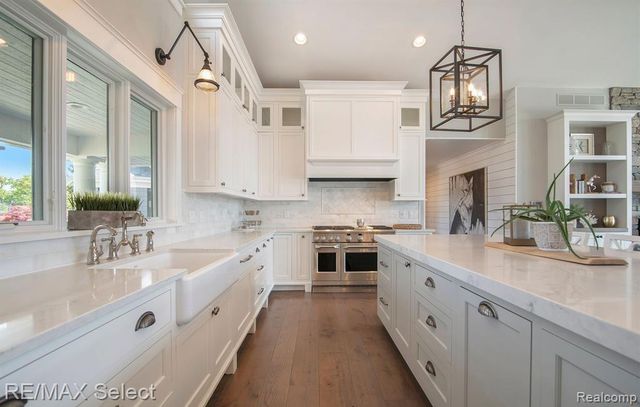 2210 Island Shore Drive, Fenton, MI 48430