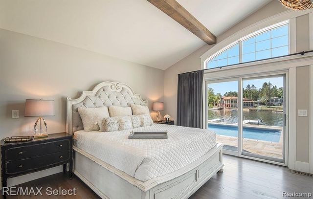 2210 Island Shore Drive, Fenton, MI 48430