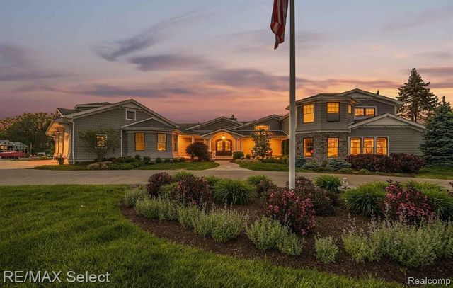 2210 Island Shore Drive, Fenton, MI 48430