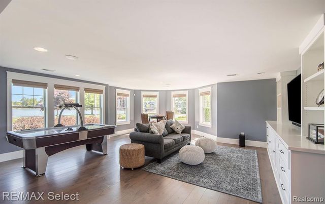 2210 Island Shore Drive, Fenton, MI 48430