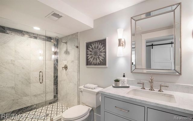 2210 Island Shore Drive, Fenton, MI 48430