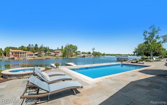 2210 Island Shore Drive, Fenton, MI 48430