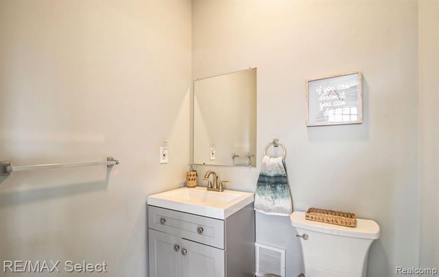 2210 Island Shore Drive, Fenton, MI 48430