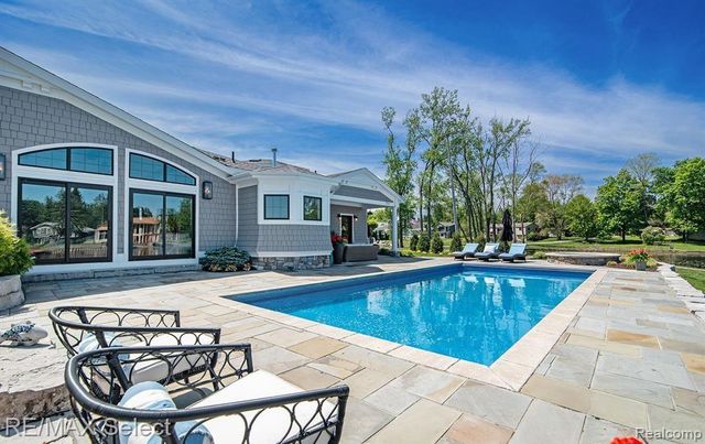2210 Island Shore Drive, Fenton, MI 48430