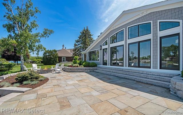 2210 Island Shore Drive, Fenton, MI 48430