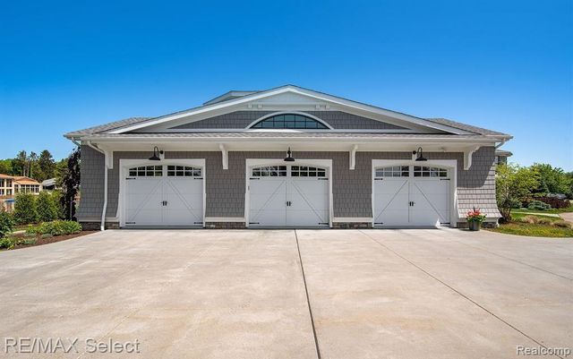 2210 Island Shore Drive, Fenton, MI 48430