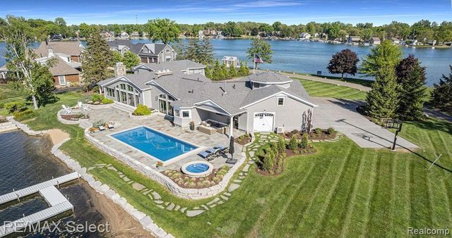 2210 Island Shore Drive, Fenton, MI 48430