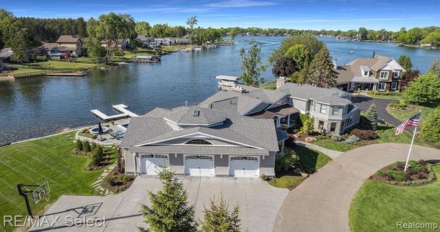 2210 Island Shore Drive, Fenton, MI 48430