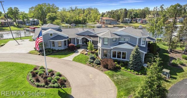 2210 Island Shore Drive, Fenton, MI 48430