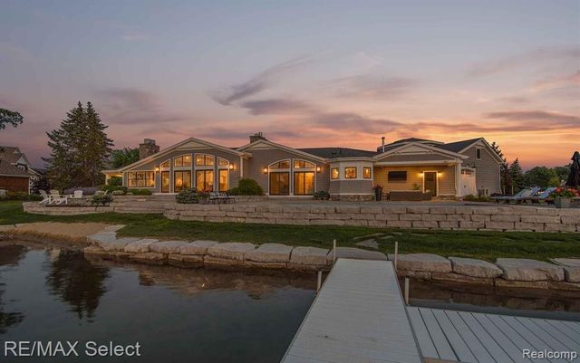 2210 Island Shore Drive, Fenton, MI 48430