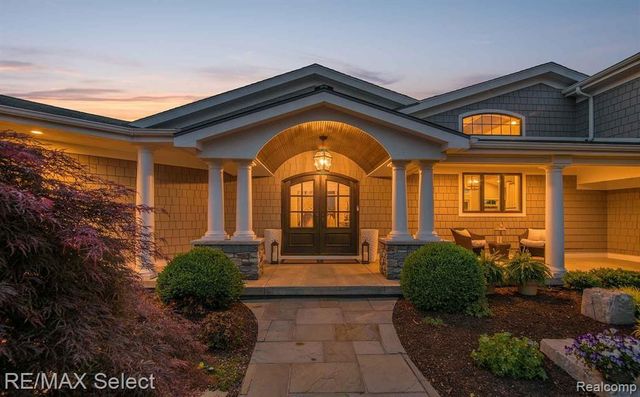 2210 Island Shore Drive, Fenton, MI 48430