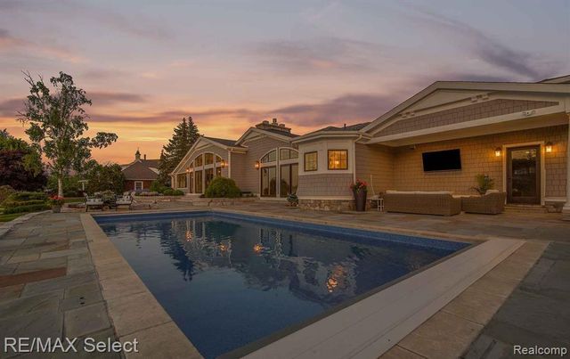 2210 Island Shore Drive, Fenton, MI 48430