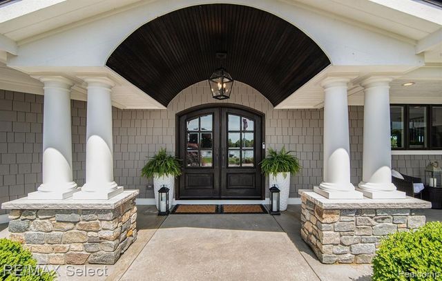 2210 Island Shore Drive, Fenton, MI 48430