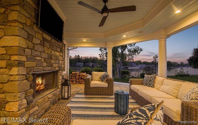 2210 Island Shore Drive, Fenton, MI 48430