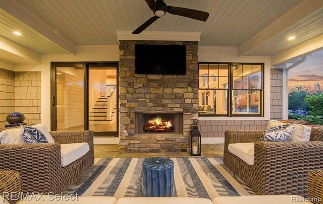 2210 Island Shore Drive, Fenton, MI 48430