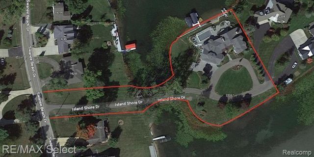 2210 Island Shore Drive, Fenton, MI 48430