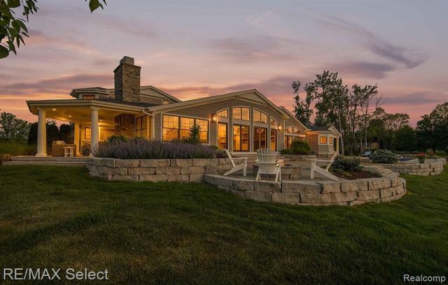 2210 Island Shore Drive, Fenton, MI 48430