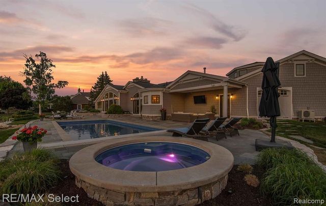 2210 Island Shore Drive, Fenton, MI 48430