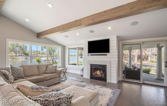 2210 Island Shore Drive, Fenton, MI 48430